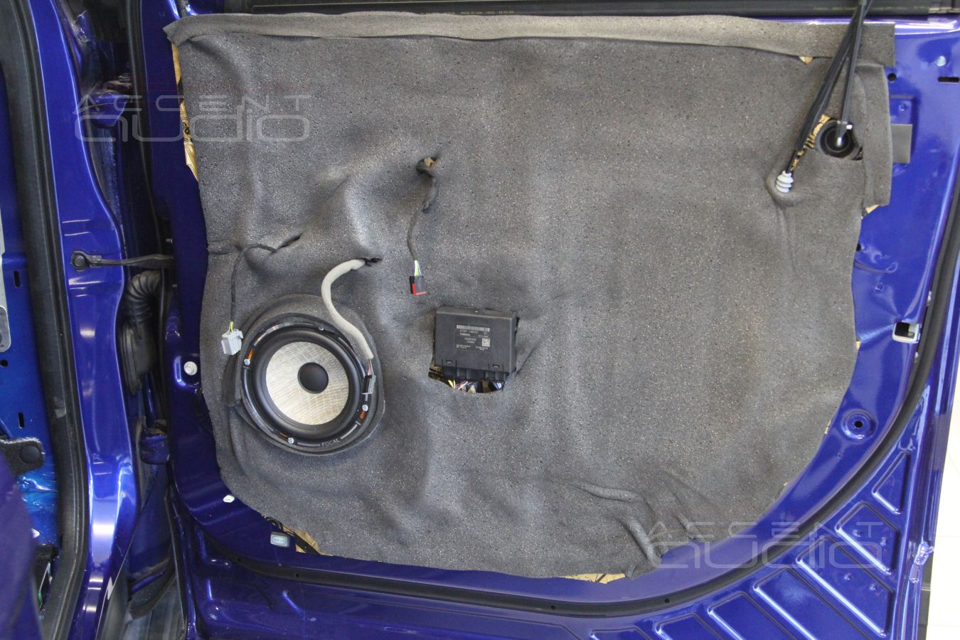 Аудиоподготовка дверей Ford Explorer и установка акустики Focal