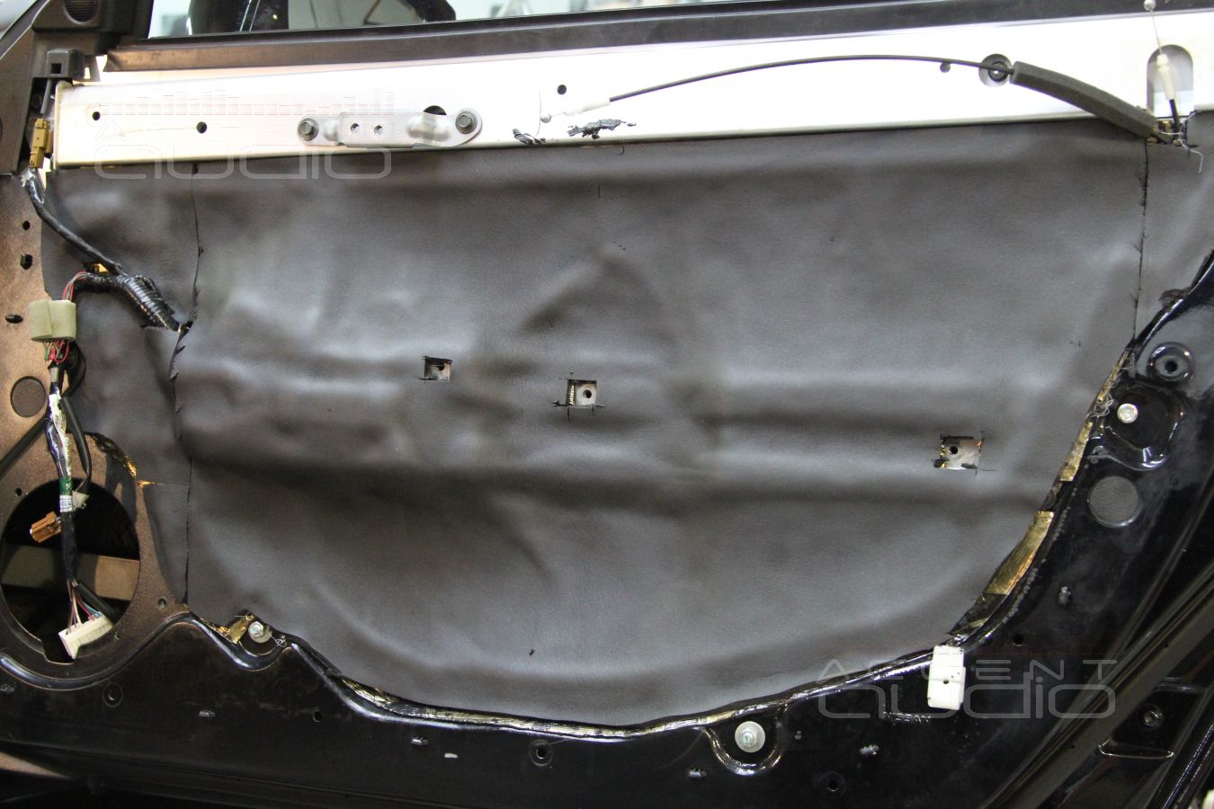 Шумоизоляция дверей Nissan GT-R в 3 слоя