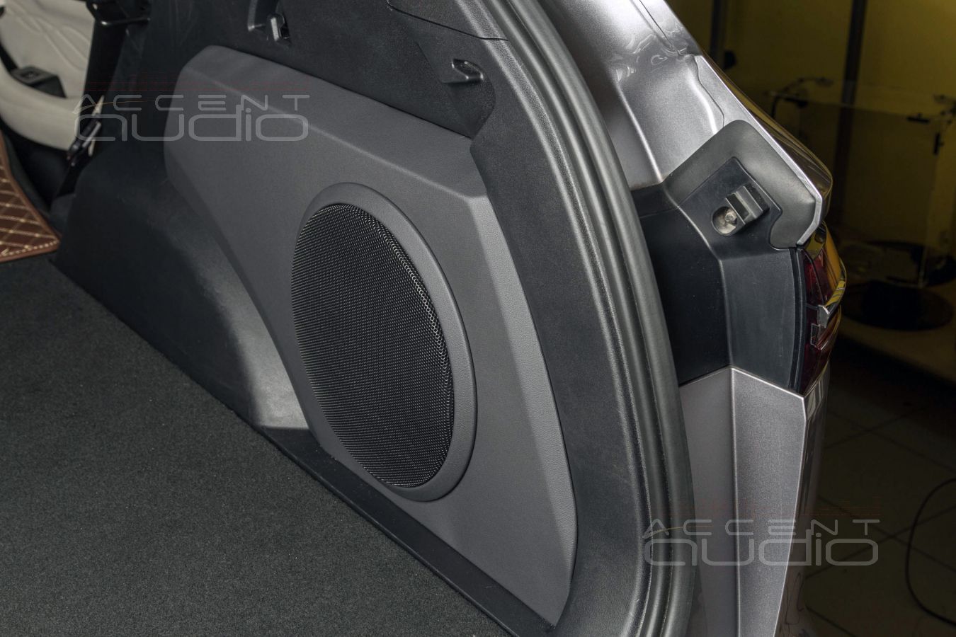 Update: аудиофильский сабвуфер с видимой частью - специально для Monjaro