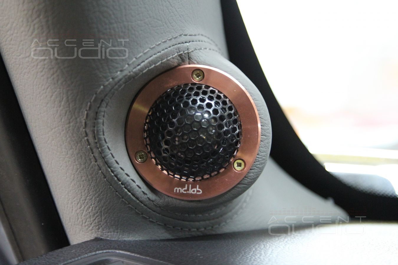 Установка твитеров в стойки Hummer H3