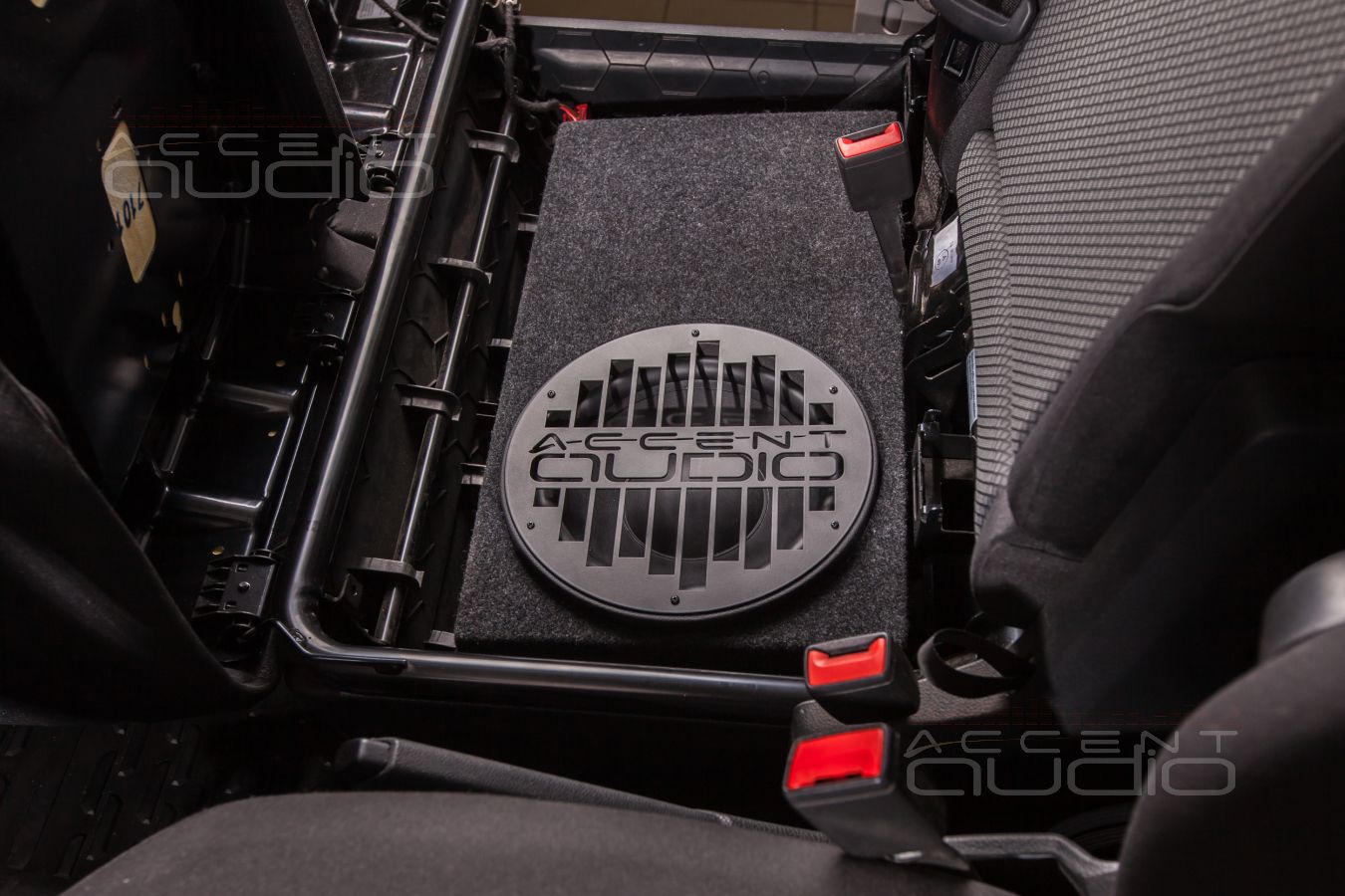 Сабвуфер под сидением – это круто ?