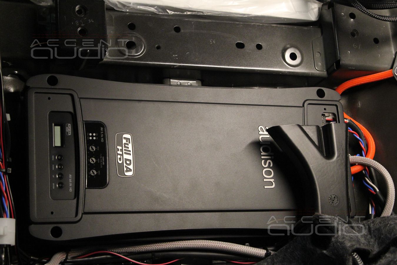 Установка Audison AV 5.1k HD