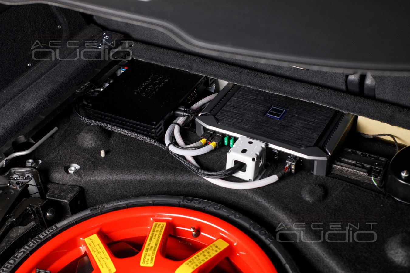 Установка усилителей Helix и Alpine в Porsche Cayenne