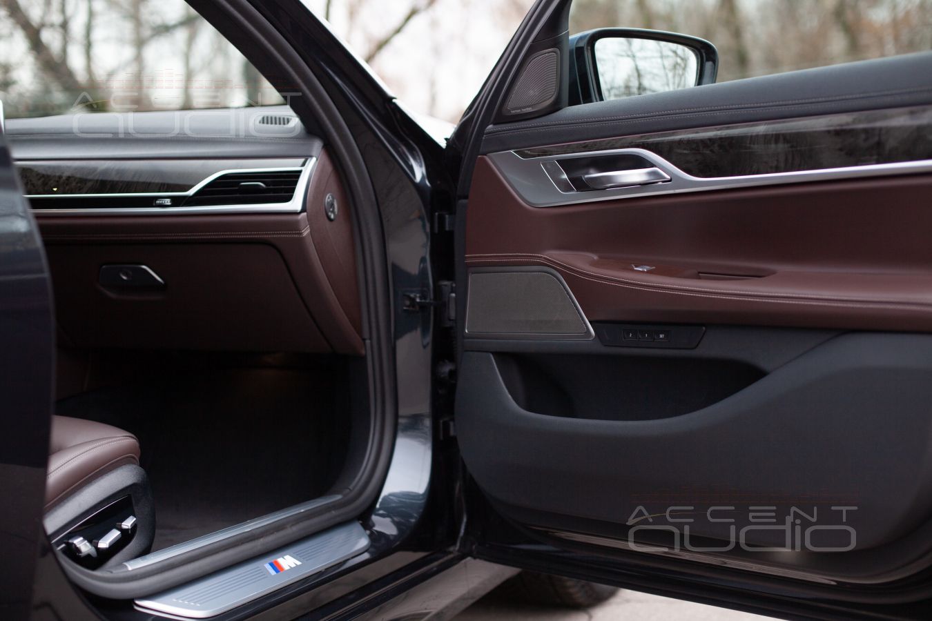 Установка твитеров и среднечастотных излучателей Dego в передние двери BMW 730LD