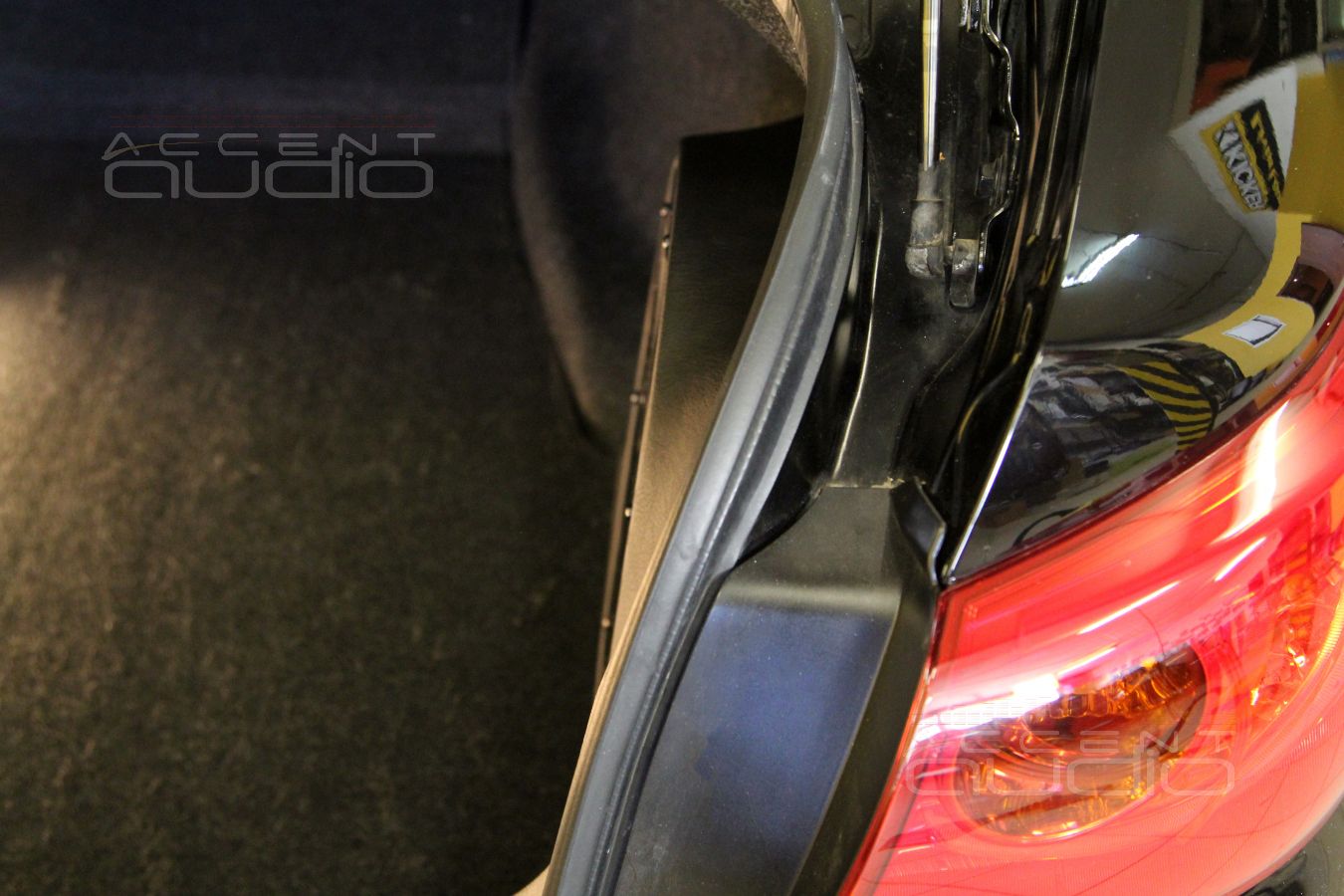 Правые и левые сабвуферы – исполнение на вкус