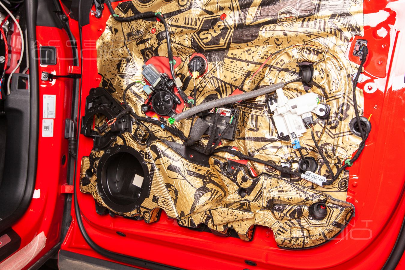 Аудиоподготовка дверей, ящики и ScanSpeak Revelator – всё необходимое для идеального звука