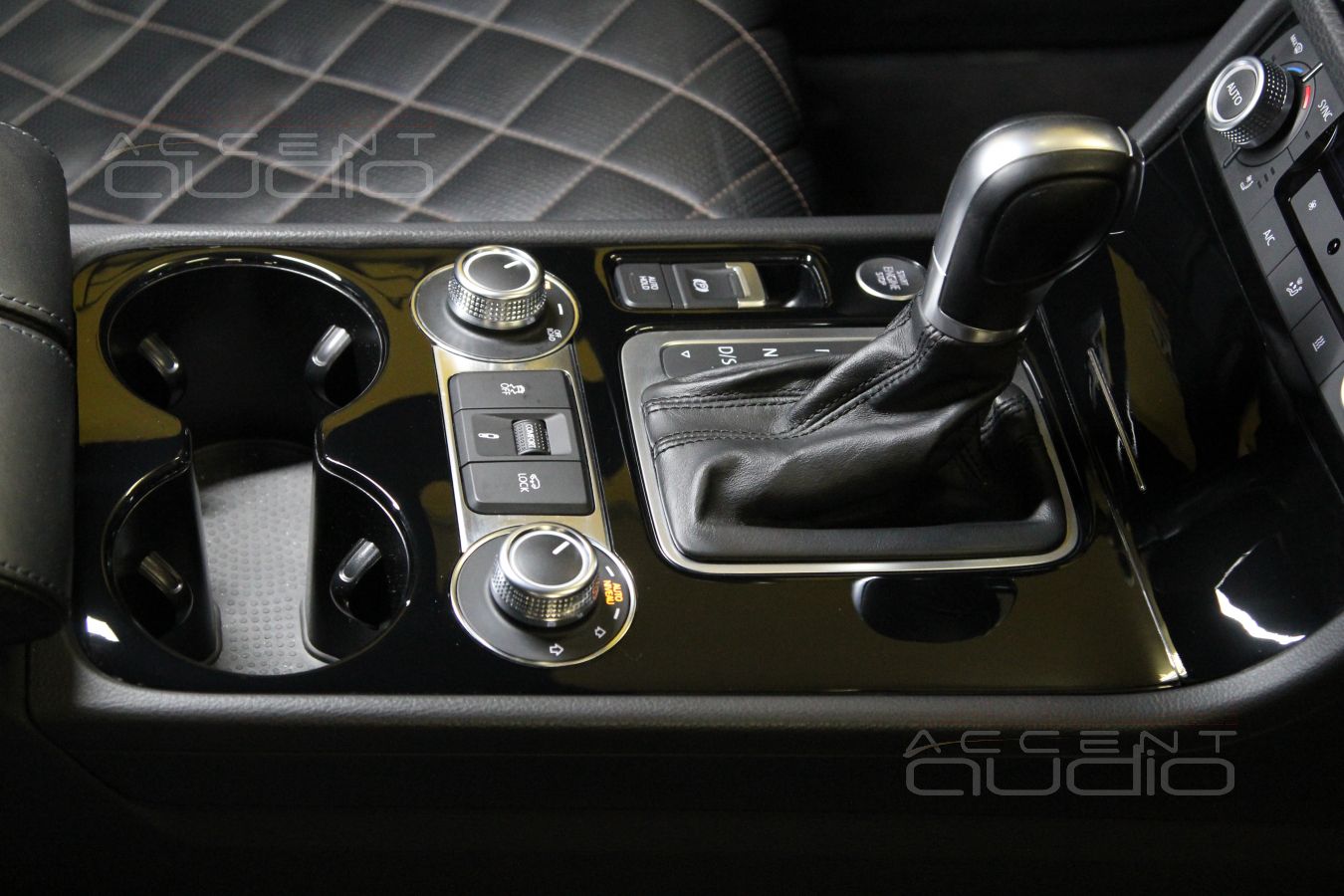 Классный звук, отличная шумка, вот только машина не новая - бесят царапки