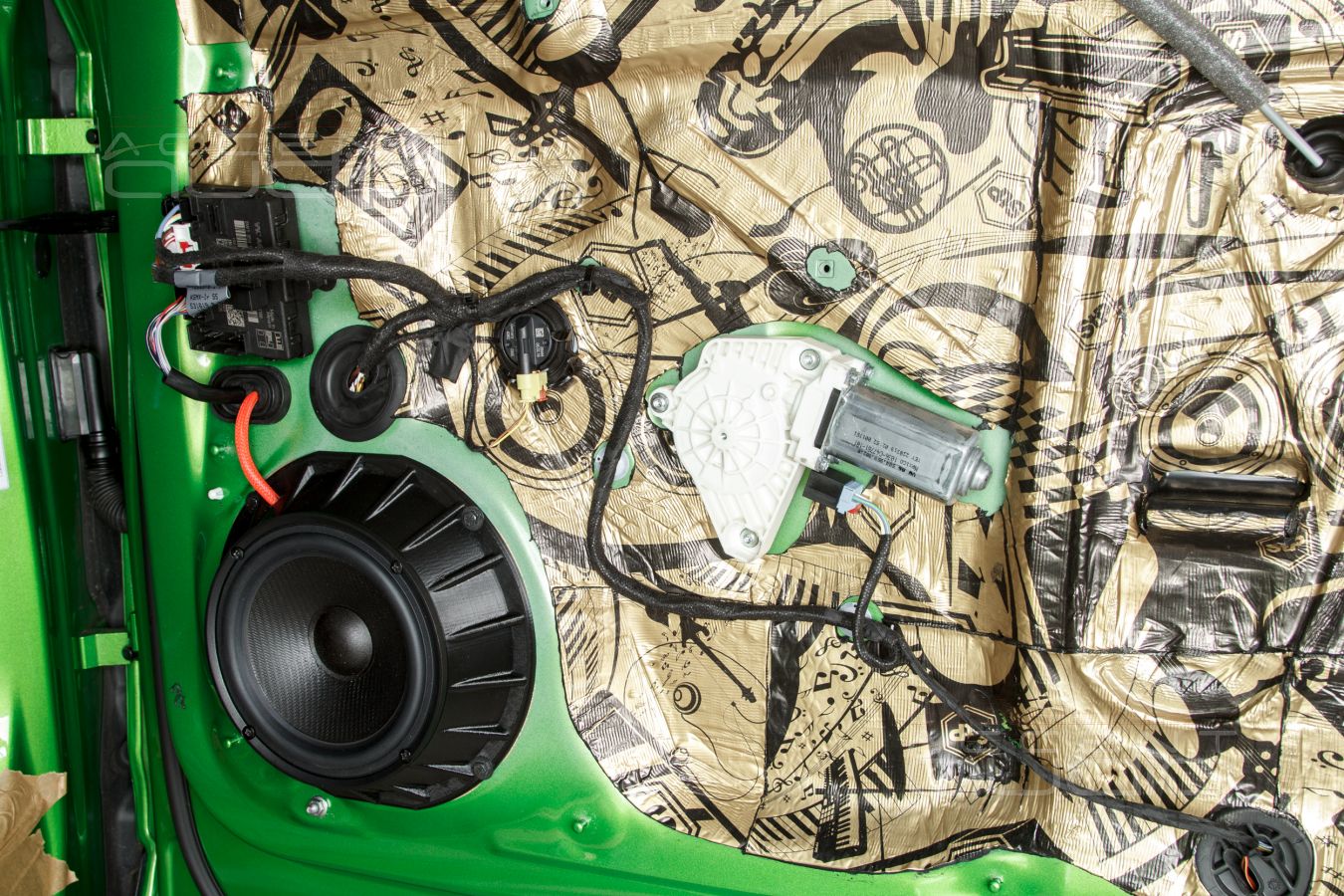 Аудиоподготовка дверей и установка SOAudio SO 165/38 в новой Audi Q5 ll