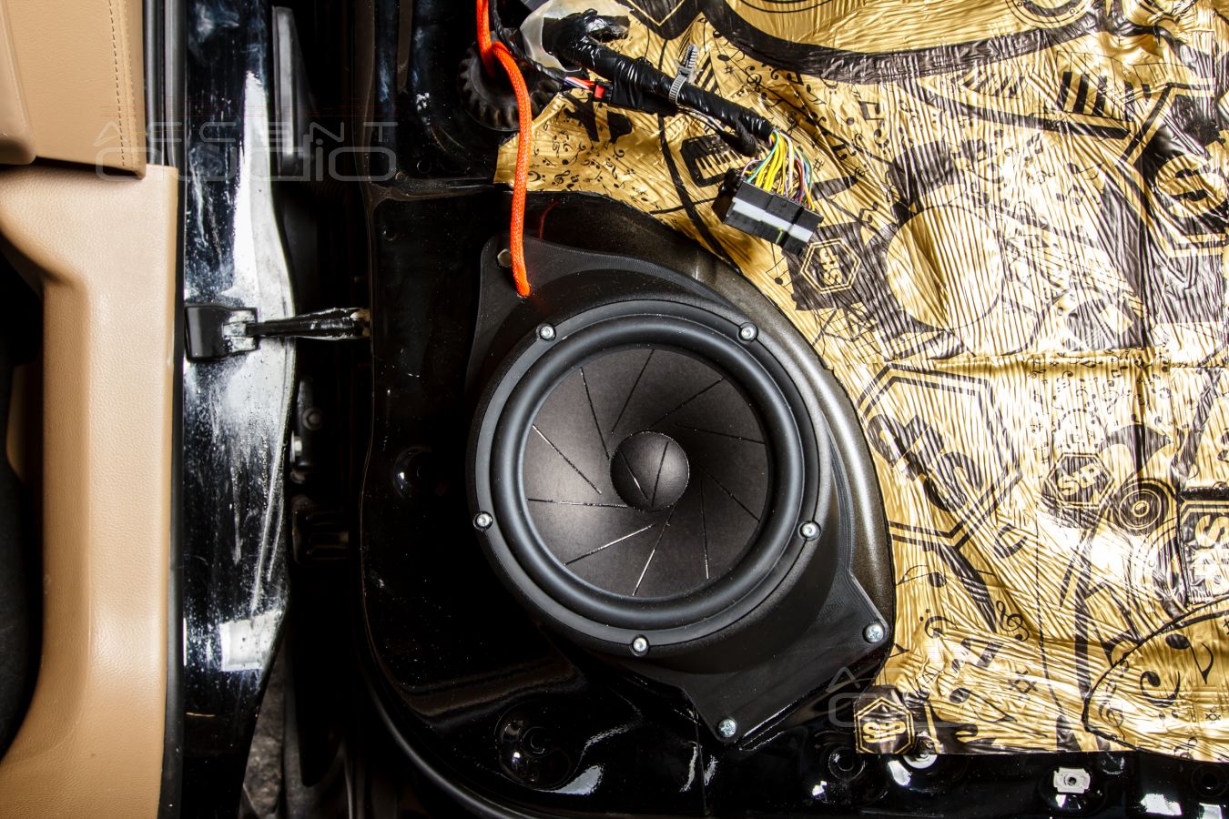 Аудиоподготовка дверей и установка мидбасов ScanSpeak в Cadillac Escalade