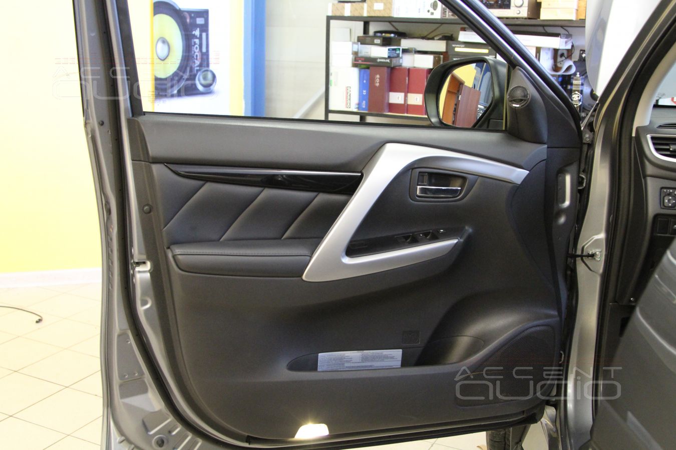 Установка акустики Audison AVK6 & Audison AVX6.5