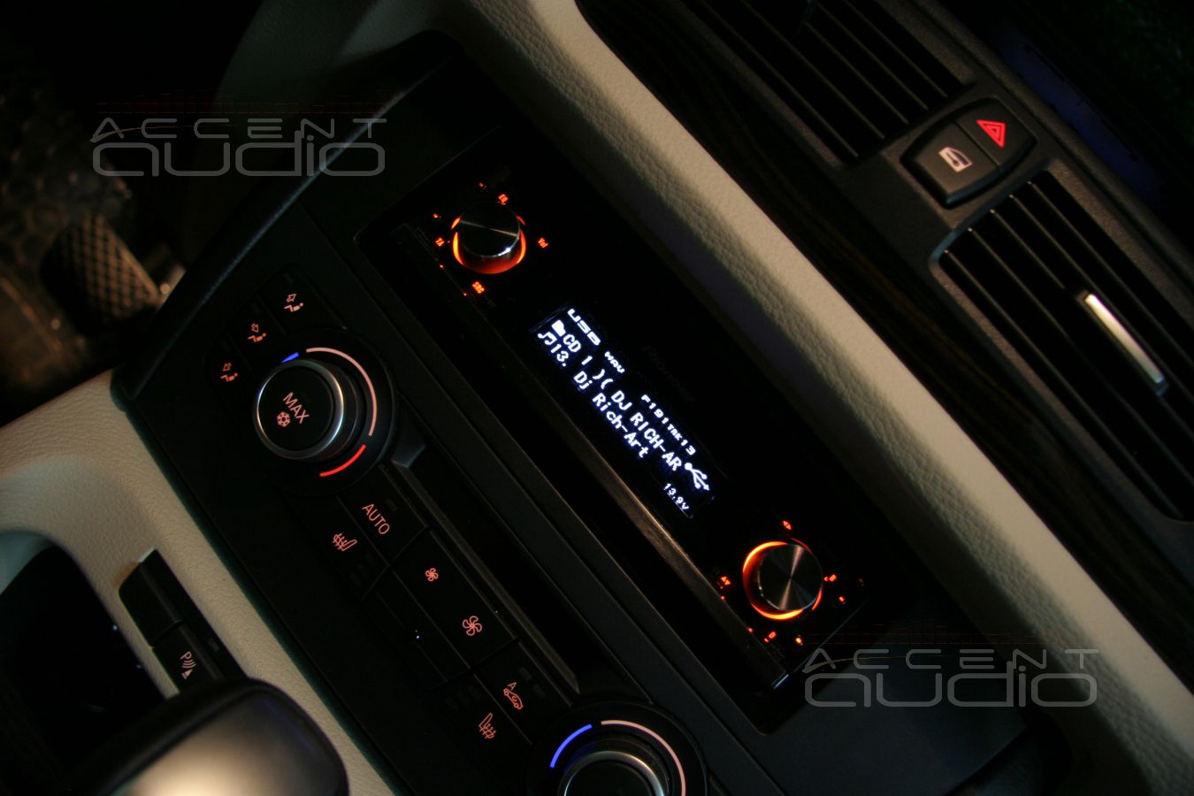 Новая магнитола Pioneer DEX-P99RS в BMW X1 штатно