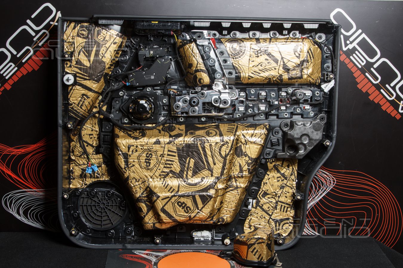 Лучшие среднечастотные динамики Brax ML3 в MB Gelandewagen и их штатная установка