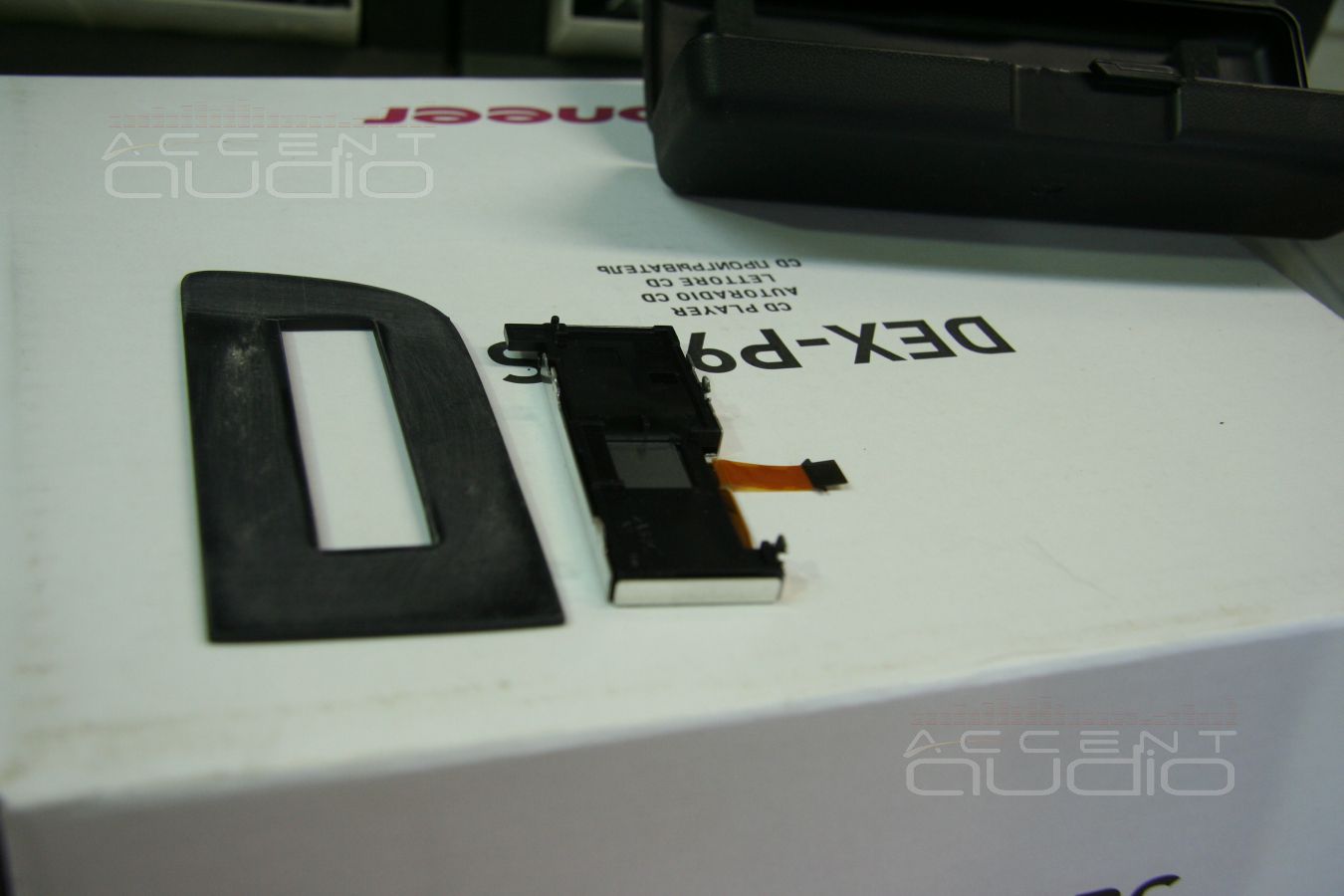 Оригинальная установка Pioneer DEX-P99RS в Audi