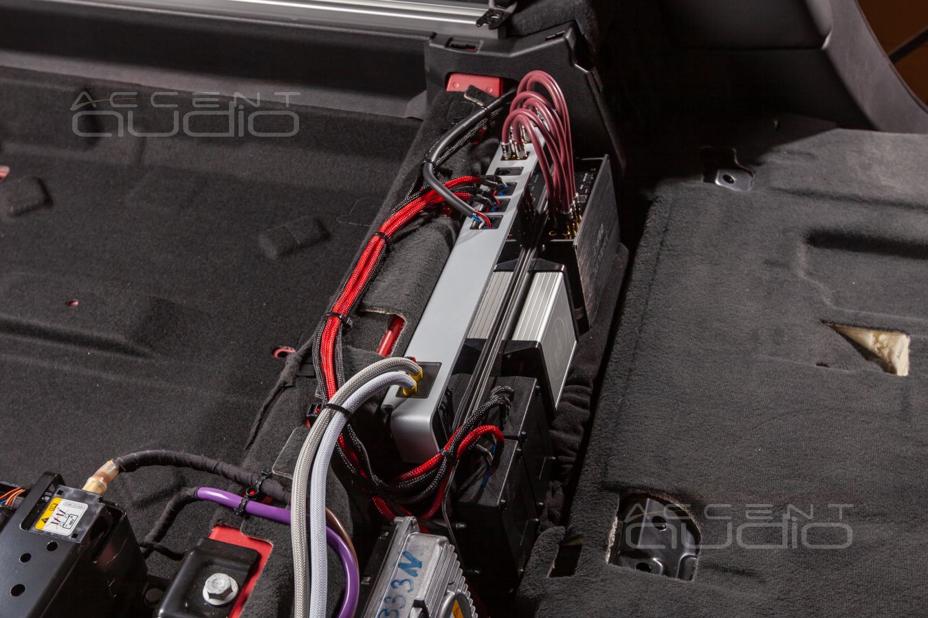 И сердце и мозг аудиосистемы: установка усилителя Mosconi и процессора Helix в Audi Q8