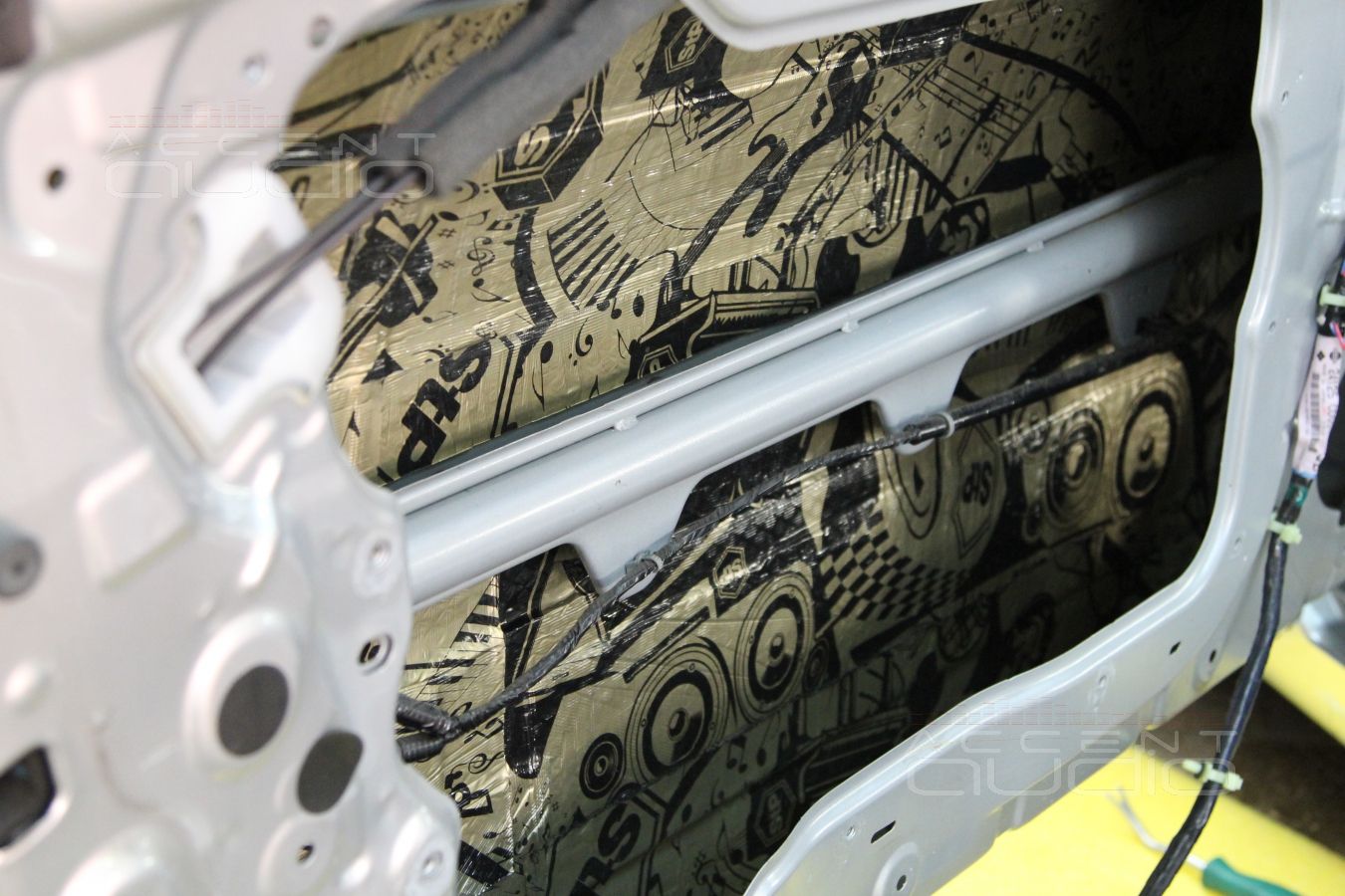 Установка акустики Focal Performance в Nissan 350Z