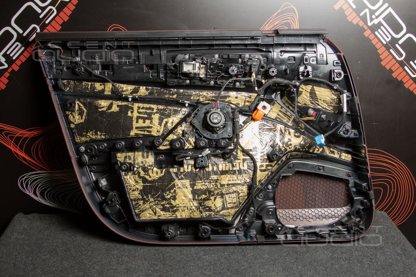 Установка акустики Blam Multix в Panamera в стиле Dali: мидбас и СЧ