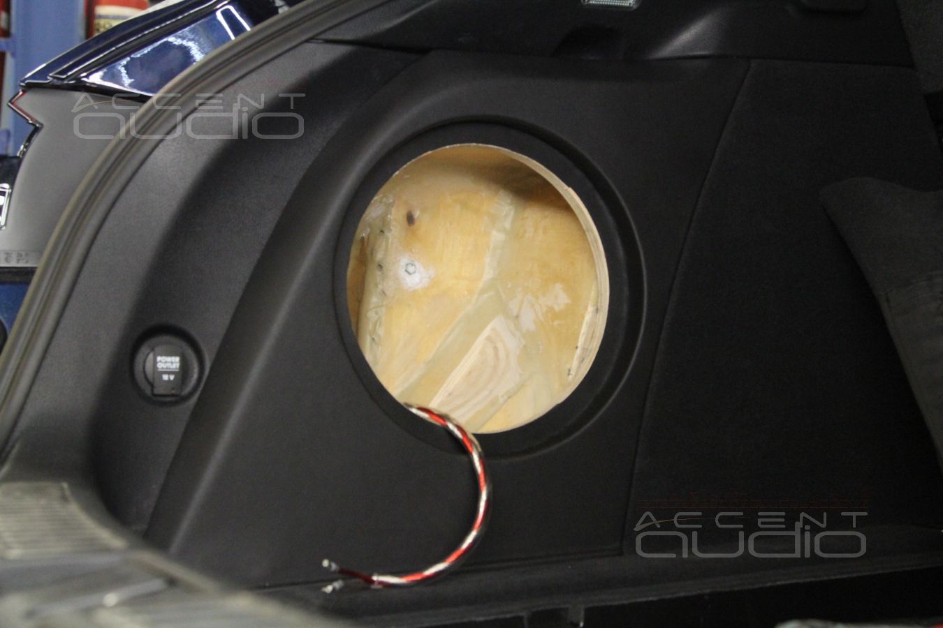 Сабвуфер в Porshe Macan - процесс изготовления