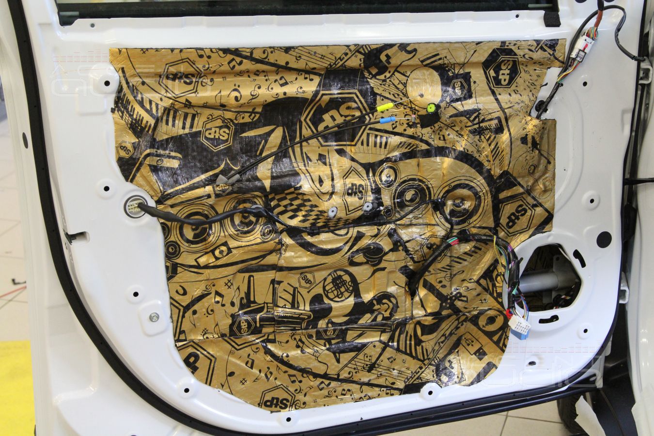 Шумоизоляция Mitsubishi Outlander