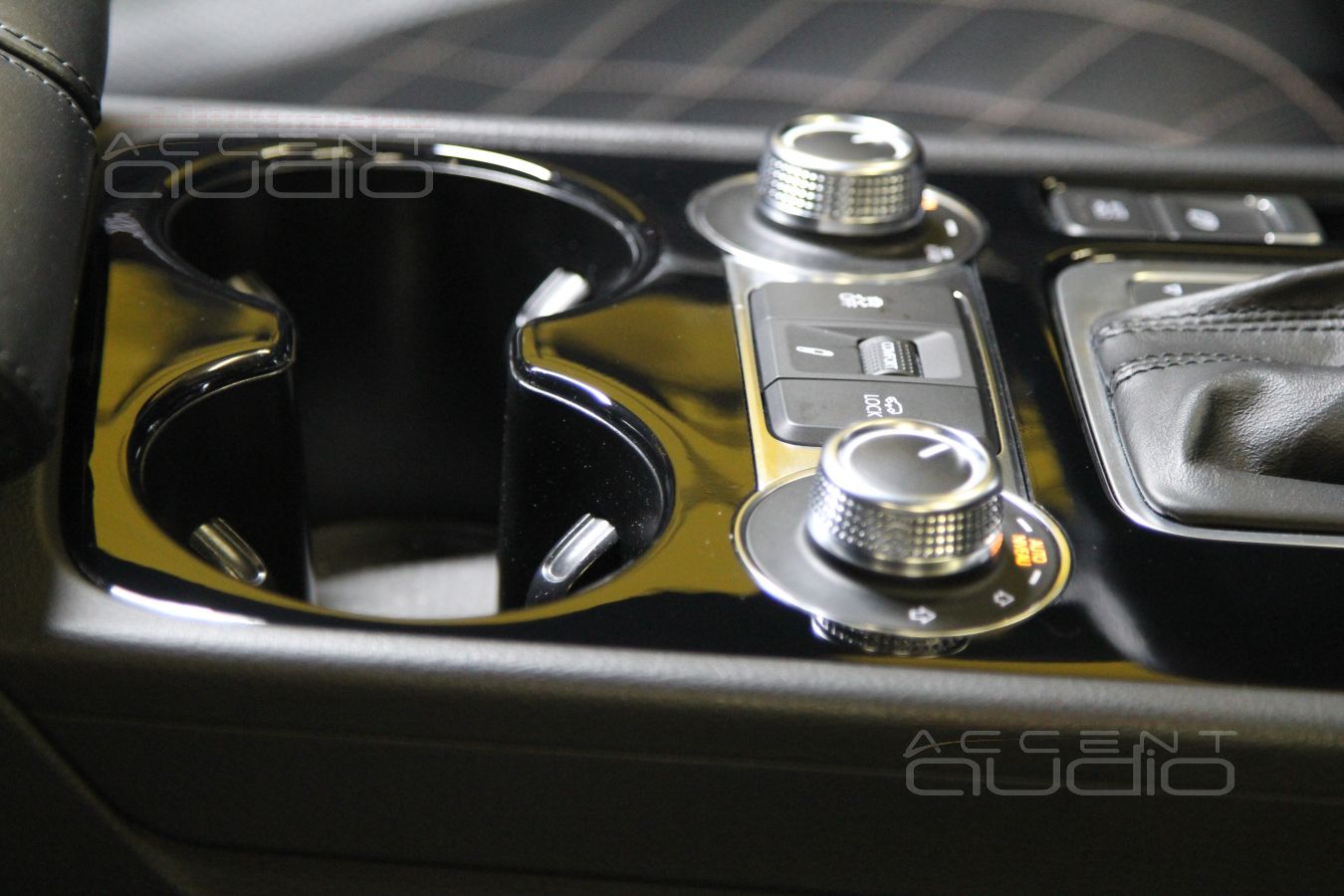 Классный звук, отличная шумка, вот только машина не новая - бесят царапки