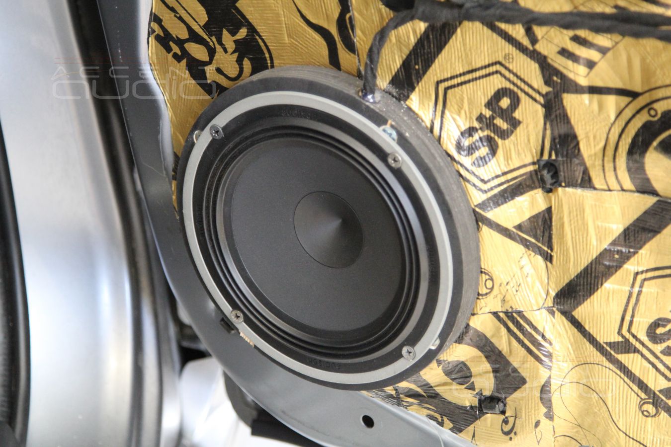 Установка акустики Audison AVK6 & Audison AVX6.5