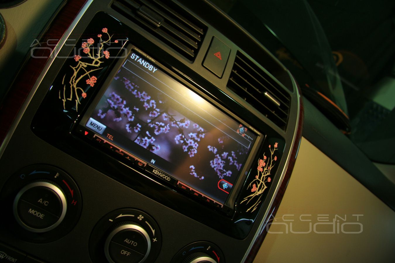 Добрый китайский дракон в японском оформлении: авторская инсталляция в Mazda CX9