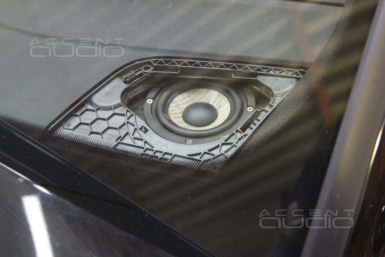 Твитеры и среднечастотники Focal в Audi A5 S-Line