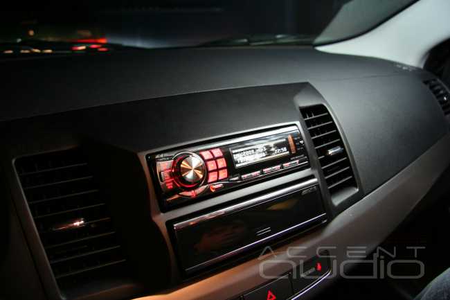 Варианты: новая магнитола в Mitsubishi Lancer X. Alpine 9887 карман для IPOD
