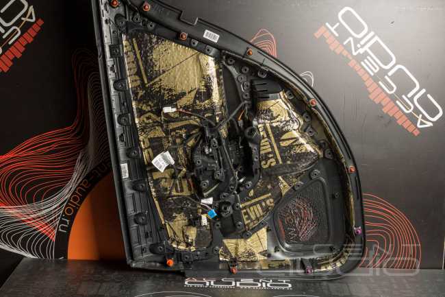 Бешеная табуретка со звуком: чёткий кач в новом Mercedes A 45