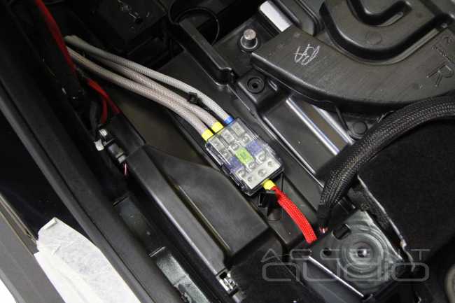 Mercedes-Benz GLE Яркий и громкой звук 