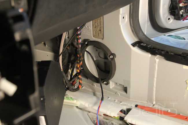 Burmester отправляем на полку – устанавливаем настоящую аудиосистему в спортивный Mercedes-Benz GT