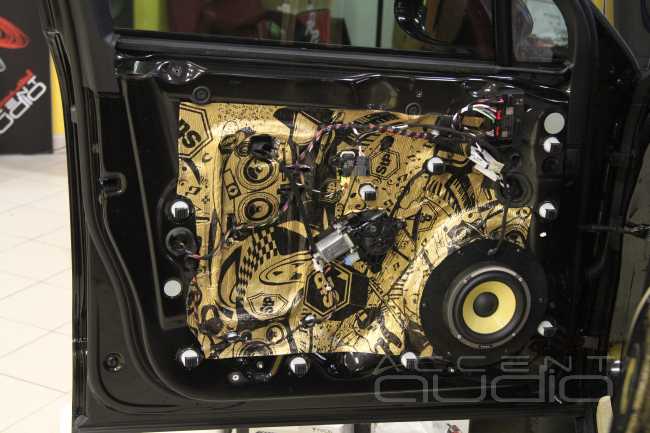 Porsche Macan - Bose + Focal = House Music!