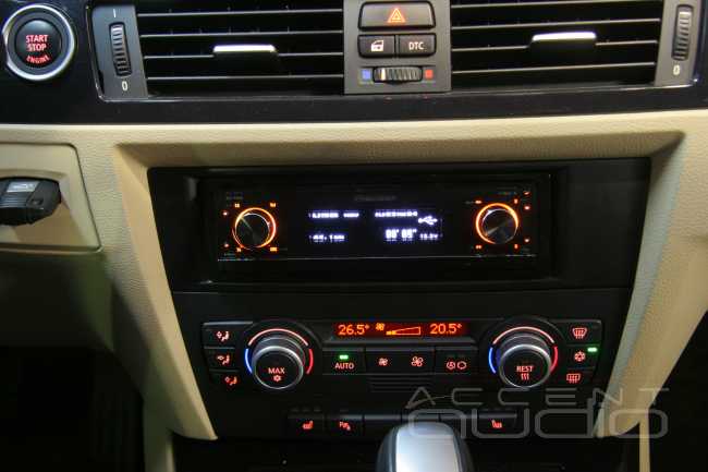 Да, в BMW 330i E90 можно установить полноценную процессорную Hi-End аудиосистему...