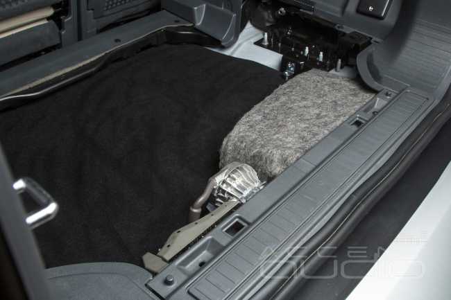 Новый Land Rover Defender: удаляем дичь от Meridian и устанавливаем ЗВУК