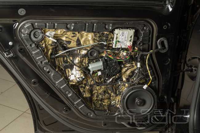 Бешеная табуретка со звуком: чёткий кач в новом Mercedes A 45