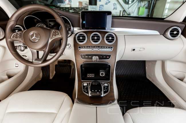 Бюджетно – значит отлично: новый звук в Mercedes-Benz W205