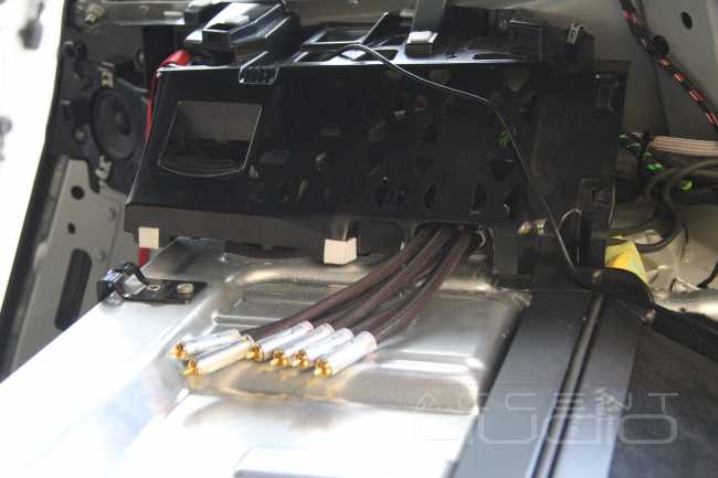 Burmester отправляем на полку – устанавливаем настоящую аудиосистему в спортивный Mercedes-Benz GT