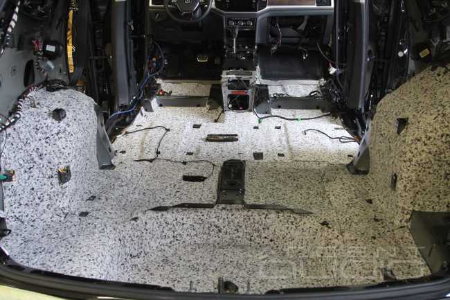 Большому брату сабвуфер надо: настоящий звук для Volkswagen Teramont !