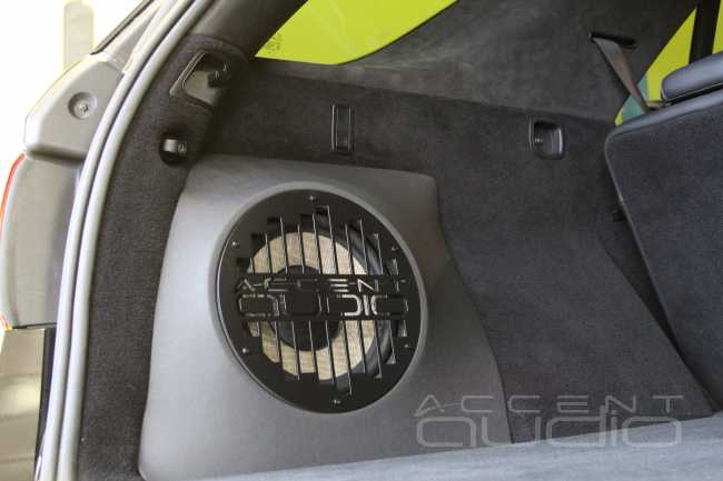 Mercedes-Benz GLE Яркий и громкой звук 