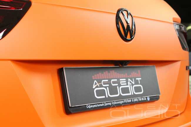 Оранжевое настроение: инсталляция премиум класса в Volkswagen Tiguan