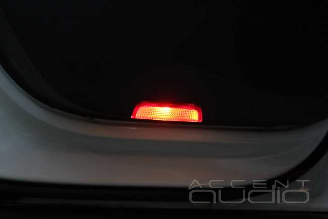Volkswagen Tiguan: подсветка в дверях. Меняем отражатели на плафоны.