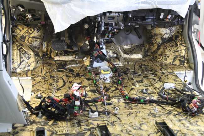 Volkswagen Multivan шумоизоляция и эффективная модернизация аудиосистемы за минимальные деньги