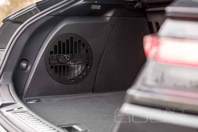 Немецкая машина для звука: Audiotec-Fischer и Porsche Macan 2020