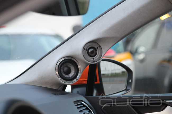 Оранжевое настроение: инсталляция премиум класса в Volkswagen Tiguan