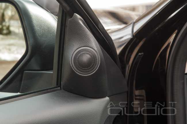 Нескромный звук в скромном Mitsubishi Pajero Sport 