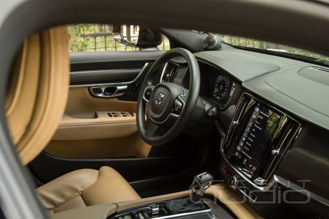 Живой звук новой аудиосистемы в Volvo V90 Cross Country 2021