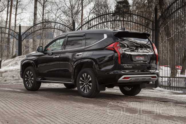 Нескромный звук в скромном Mitsubishi Pajero Sport 