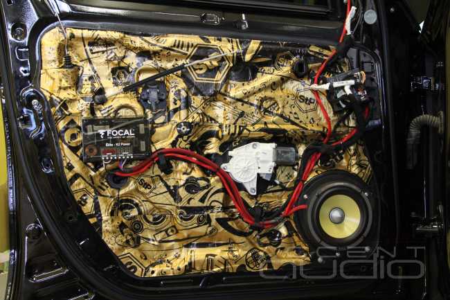 Mercedes-Benz GLE Яркий и громкой звук 