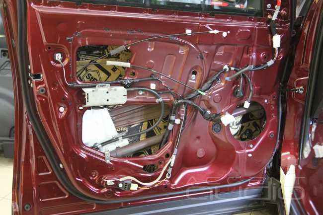 Отличный звук в новой Toyota Rav4: дёшево у всех – разница в доверии