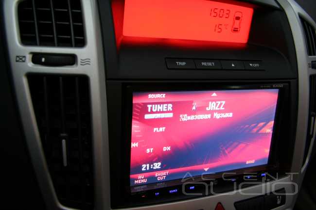 Аудиоинсталляция в Kia Ceed. Мультимедиа на JVC KW-AVX 900.