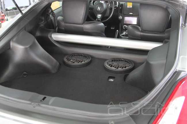 Nissan 370Z nismo: на спорткаре в аэропорт с музыкой!